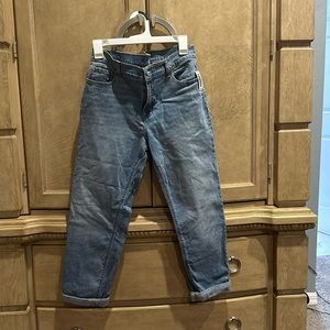 New with tags Old Navy blue jeans, boyfriend midrise size 6.